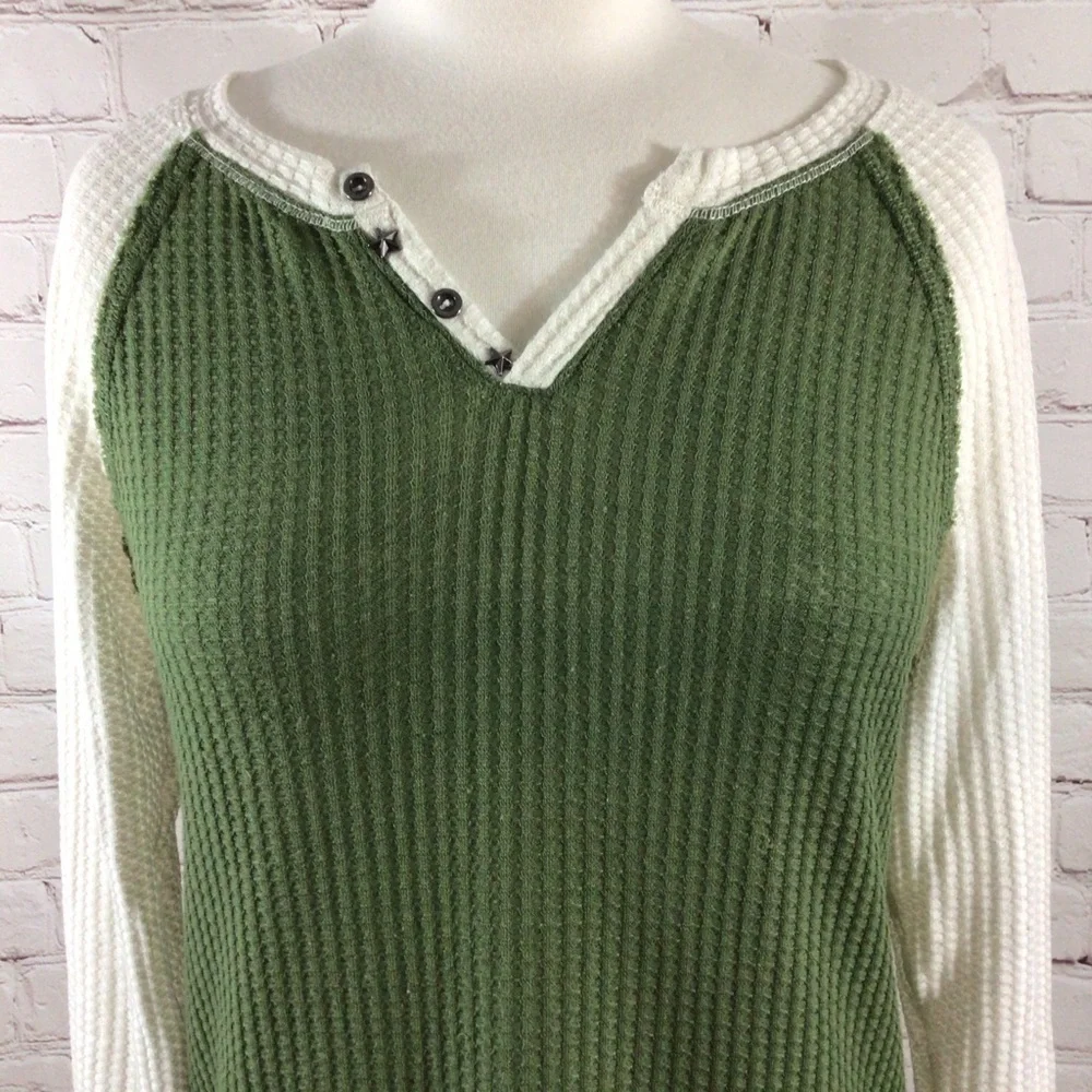 Secret Treasures Sleepwear Green & Cream Sleep Top - Picture 2 of 10